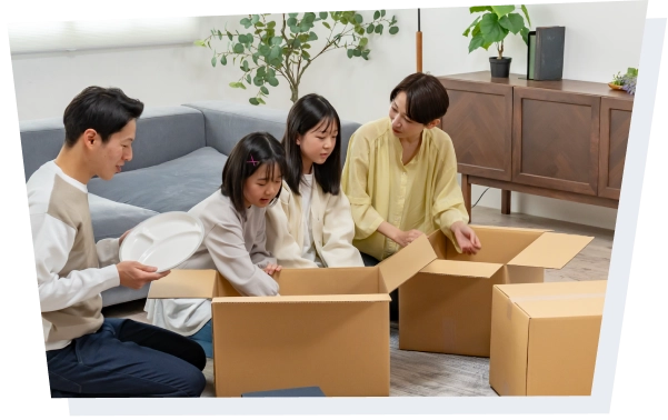 買取したいものを選ぶ人たち